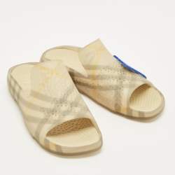 مملوكة مسبقًا حذاء فلات مطاطي بربري مربعات هايماركت أ�صفر مقاس 40