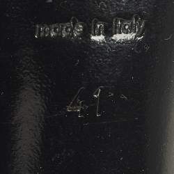 مملوكة مسبقًا Burberry Size 41 Black Patent Leather Buckle Detail Strap Sandals