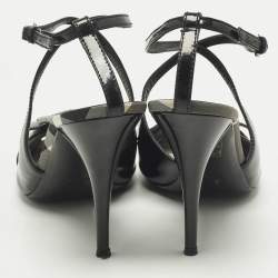 مملوكة مسبقًا Burberry Size 41 Black Patent Leather Buckle Detail Strap Sandals