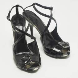 مملوكة مسبقًا Burberry Size 41 Black Patent Leather Buckle Detail Strap Sandals