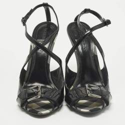 مملوكة مسبقًا Burberry Size 41 Black Patent Leather Buckle Detail Strap Sandals