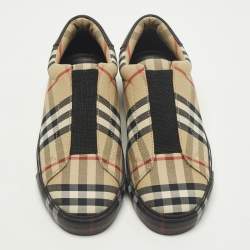 مملوكة مسبقًا حذاء رياضي بربري كانفاس هاوس تشيك بيج هارت سليب أون مقاس 38