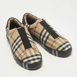 مملوكة مسبقًا حذاء رياضي بربري كانفاس هاوس تشيك بيج هارت سليب أون مقاس 38