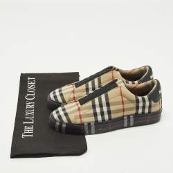 مملوكة مسبقًا حذاء رياضي بربري كانفاس هاوس تشيك بيج هارت سليب أون مقاس 38