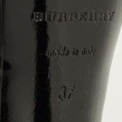 مملوكة مسبقًا Burberry Size 37 Black Lizard Embossed Leather Ankle Strap Sandals