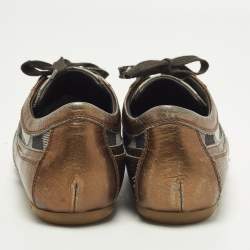 مملوكة مسبقًا حذاء رياضي بربري جلد ميتاليك و كانفاس نوفاتشيك مقاس 37