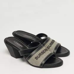 Pre Owned صندل بربري قماش وجلد أسود/أبيض مقاس 37