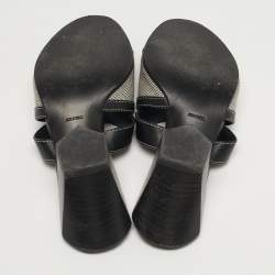 Pre Owned صندل بربري قماش وجلد أسود/أبيض مقاس 37