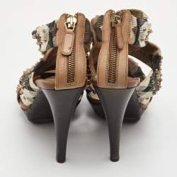 Pre Owned صندل بربري نوفا تشيك قماشي متعدد الألوان مع مسامير وحيد مرتفع مقاس 39