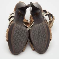 Pre Owned صندل بربري نوفا تشيك قماشي متعدد الألوان مع مسامير وحيد مرتفع مقاس 39