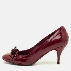 مملوكة مسبقًا Burberry Chain Detail Size 37 Red Patent Leather Pumps