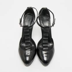 Pre Owned Burberry Size 39 Black Patent Leather  Tstrap Pumps