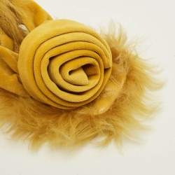 مملوكة مسبقًا Burberry Step Rose Size 38 Yellow Fur Velvet Thong Sandals