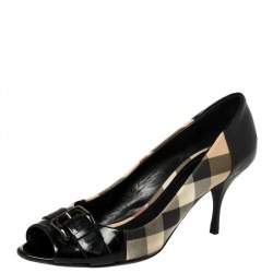 Pre Owned حذاء كعب عالي بربري مزين إبزيم مقدمة مفتوحة بلاستيك مشمع مربعات نوفا و جلد لامع أسود و بيج مقاس 39