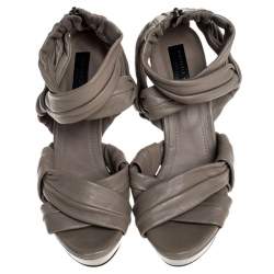 Pre Owned Burberry Beige Leather Back Zip Platform Sandals Size 39