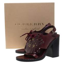 مملوكة مسبقًا صندل بربري كعب عريض فتحة كعب زخرفة Eyelet  شراشيب بيفيرلي جلد عنابي مقاس 40