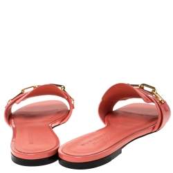 مملوكة مسبقًا Burberry Coral Patent Leather Coleford Flat Slide Sandals Size 40