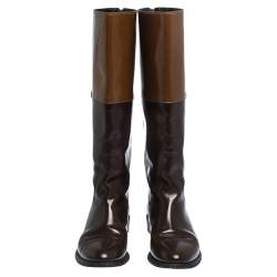 Pre Owned حذاء بوت للركبة بربري زخرفة شعار  جلد لونين مقاس 37