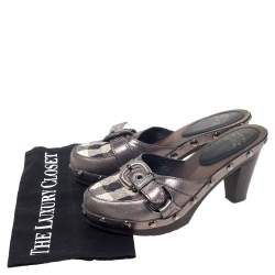 مملوكة مسبقًا Burberry Metallic Leather And Check Canvas Studded Buckle Detail Clogs Sandals Size 36