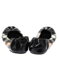 مملوكة مسبقًا Burberry Black Patent Leather And Nova Check Canvas Scrunch Ballet Flats Size 38