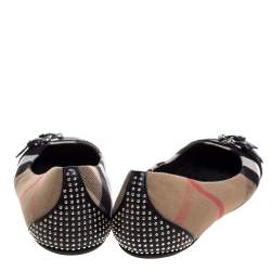 Pre Owned حذاء فلات باليه بربري تفاصيل إبزيم جلد مرصع أسود وكانفاس كاروهات نوفا بيج مقاس 36