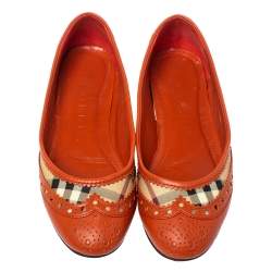 Pre Owned حذاء باليرينا فلات بربري تودور جلد بروغي برتقالي و كانفاس مربعات هايماركت مقاس 37