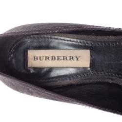 مملوكة مسبقًا Burberry Black Canvas And Patent Leather Fringe Detail Pumps Size 36