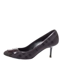 مملوكة مسبقًا Burberry Black Canvas And Patent Leather Fringe Detail Pumps Size 36