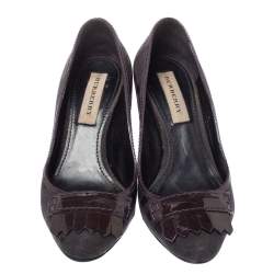 مملوكة مسبقًا Burberry Black Canvas And Patent Leather Fringe Detail Pumps Size 36
