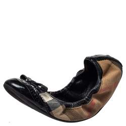 Pre Owned حذاء باليرينا فلات بربري جلد و كانفاس كاروهات نوفا تشيك أسود/بيج مجعد مقاس 38