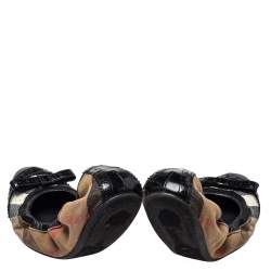 Pre Owned حذاء باليرينا فلات بربري جلد و كانفاس كاروهات نوفا تشيك أسود/بيج مجعد مقاس 38