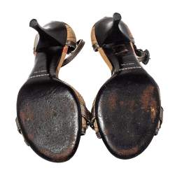 مملوكة مسبقًا صندل بربري كانفاس كاروهات هاوس تشيك وجلد رصاصي/بيج بحزام للكاحل مقاس 37