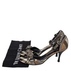 مملوكة مسبقًا صندل بربري كانفاس كاروهات هاوس تشيك وجلد رصاصي/بيج بحزام للكاحل مقاس 37