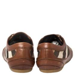 Pre Owned حذاء رياضي بربري جلد وكانفاس تشيك نوفا بيج / بني بعنق منخفض مقاس 40