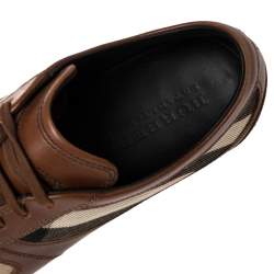 Pre Owned حذاء رياضي بربري جلد وكانفاس تشيك نوفا بيج / بني بعنق منخفض مقاس 40