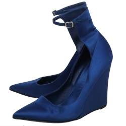 مملوكة مسبقًا صندل بربري كعب روكي سير كاحل مقدمة مدببة ساتان أزرق مقاس 40