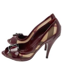 Pre Owned حذاء كعب عالي بربري جلد لامع وكانفاس كاروهات نوفا تشيك عنابي مزين إبزيم مقدمة مفتوحة مقاس 38