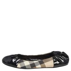 مملوكة مسبقًا Burberry Beige/Black Nova Check Canvas And Patent Leather Scrunch Ballet Flats Size 40