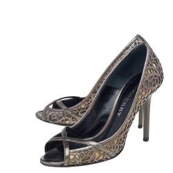 Pre Owned حذاء كعب عالي بربري مقدمة مفتوحة كانفاس كاروهات نوفا وجلد قصة ليزر رمادي ميتالك مقاس 38