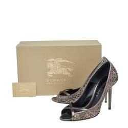 Pre Owned حذاء كعب عالي بربري مقدمة مفتوحة كانفاس كاروهات نوفا وجلد قصة ليزر رمادي ميتالك مقاس 38