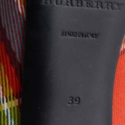 Pre Owned حذاء كعب عالي بربري دورسي فيرنا كانفاس متعدد الالوان مقدمة مدببة مقاس 39