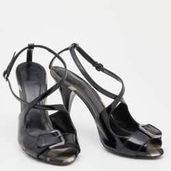 مملوكة مسبقًا صندل بربري جلد أسود لامع مقدمة مفتوحة فتحة كعب مقاس 39