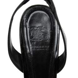 Pre Owned صندل بربري جلد لامع وكانفاس نوفا بيج /أسود فتحة كعب مقاس 38