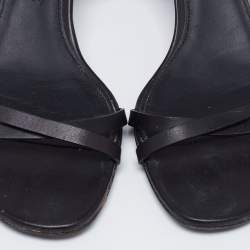 مملوكة مسبقًا صندل  بربري جلد أسود سير كاحل متقاطع مرصع مقاس 37