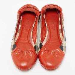 مملوكة مسبقًا Burberry Red/Beige Patent Leather And Nova Check Ballet Flats Size 39