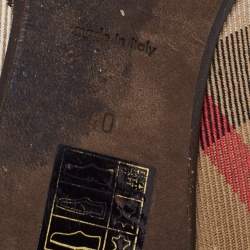 Pre Owned حذاء باليرينا فلات بربري كانفاس نوفا كاروهات بيج ف يونكة بعقدة مقاس 40