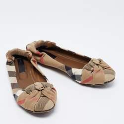 Pre Owned حذاء باليرينا فلات بربري كانفاس نوفا كاروهات بيج فيونكة بعقدة مقاس 40