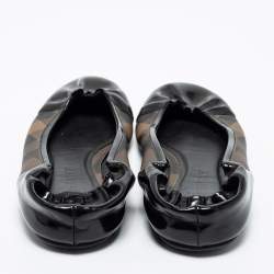 مملوكة مسبقًا حذاء باليرينا فلات بربري سكرانش كانفاس كاروهات نوفا وجلد لامع أسود/بني مقاس 39