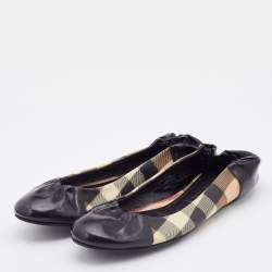 مملوكة مسبقًا Burberry Beige/Black Nova Check PVC And Patent Leather Scrunch Ballet Flats Size 37