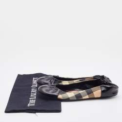 مملوكة مسبقًا Burberry Beige/Black Nova Check PVC And Patent Leather Scrunch Ballet Flats Size 37
